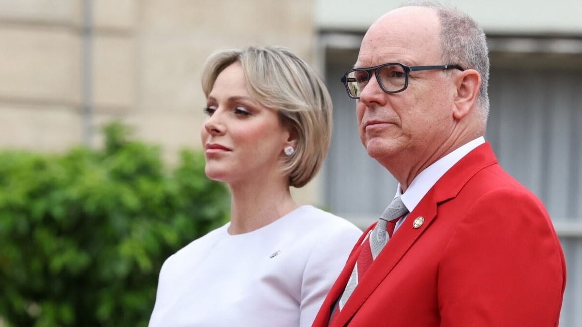 Albert II et Stéphanie de Monaco en route pour le Japon